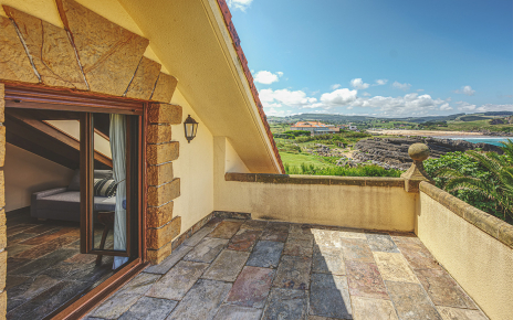 Your holiday villa by the sea